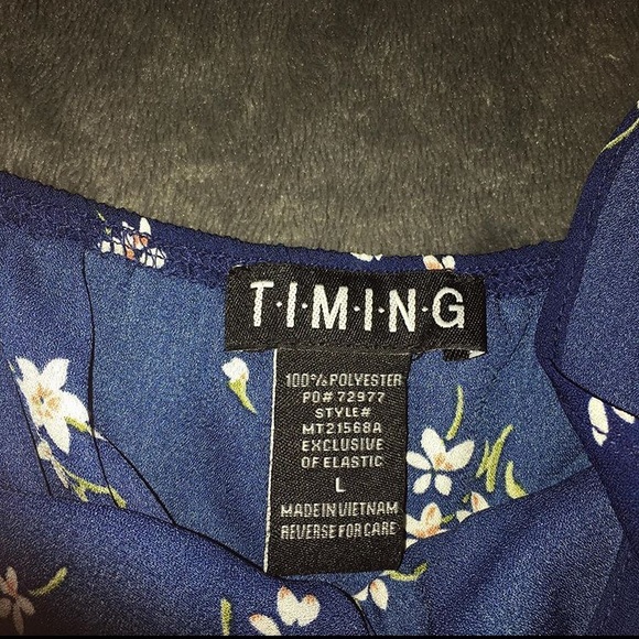 a crop top from t.i.m.i.n.g - Picture 2 of 3